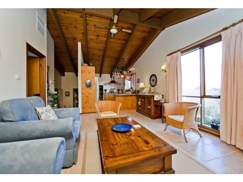 11 Minchin Place, Gowrie ACT 2904