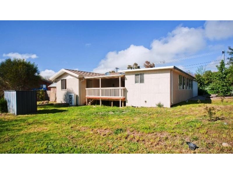 34 Lindrum Crescent, Holt ACT 2615