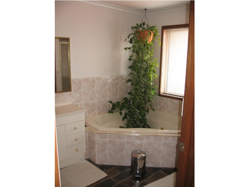 11 Shara Place, Ngunnawal ACT 2913