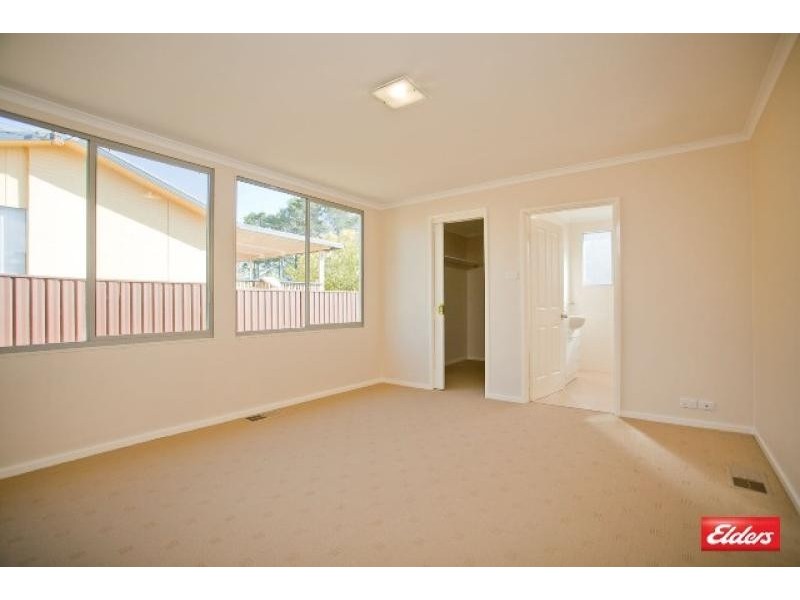 34 Lindrum Crescent, Holt ACT 2615