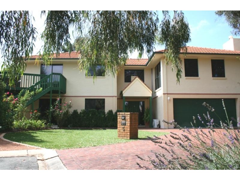 5 Ives Court, Melba ACT 2615