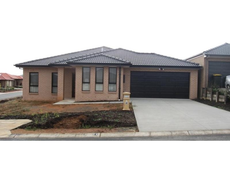 24 Greenman Street, Macgregor ACT 2615
