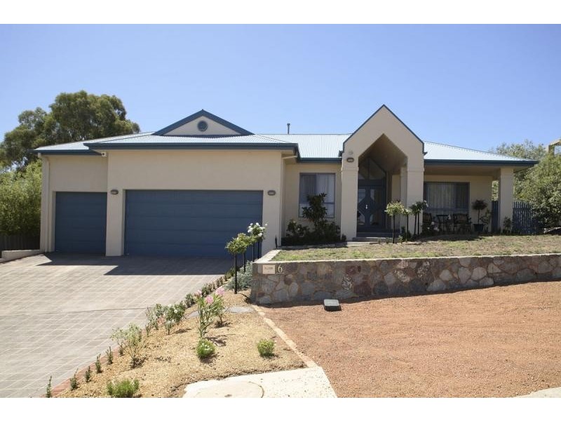 6 Robinia Place, Jerrabomberra NSW 2619