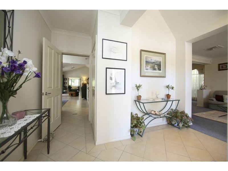 6 Robinia Place, Jerrabomberra NSW 2619