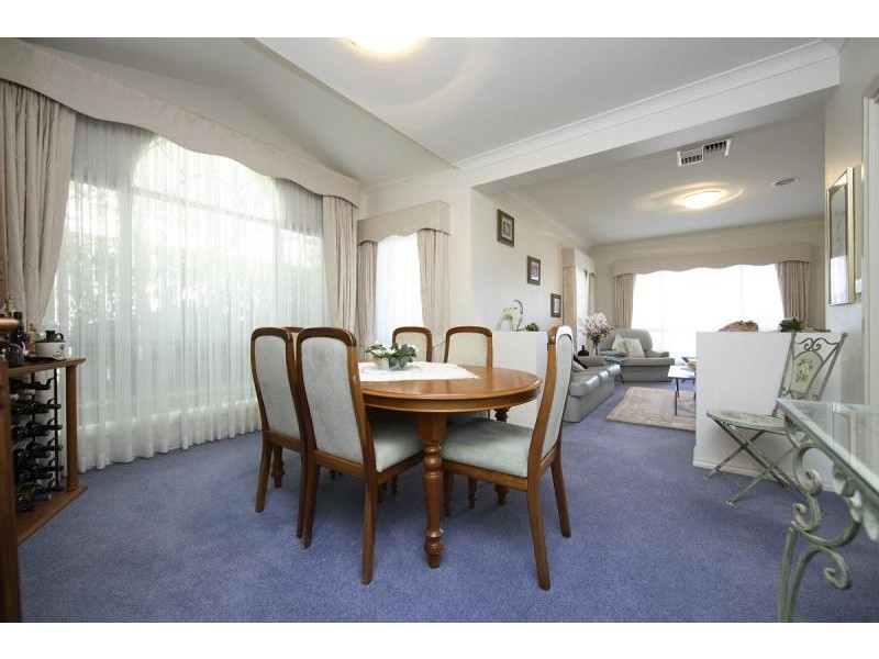 6 Robinia Place, Jerrabomberra NSW 2619