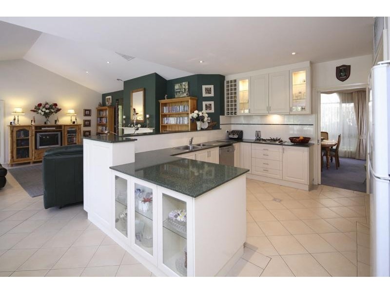 6 Robinia Place, Jerrabomberra NSW 2619