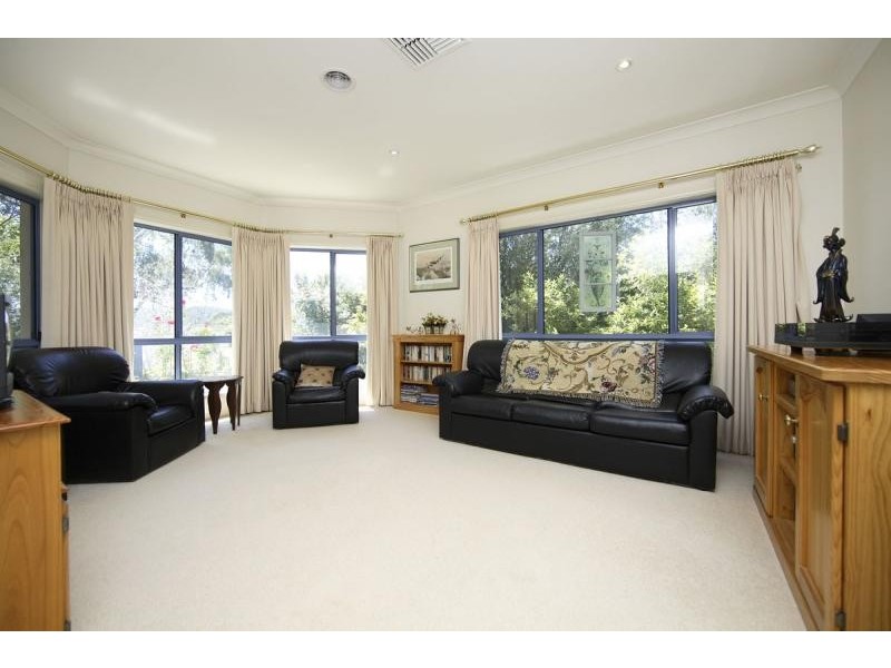 6 Robinia Place, Jerrabomberra NSW 2619