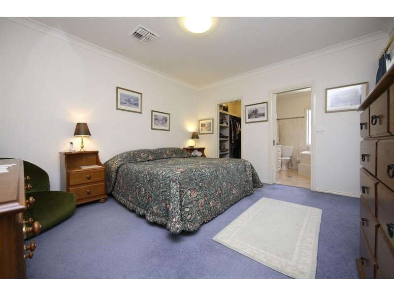 6 Robinia Place, Jerrabomberra NSW 2619