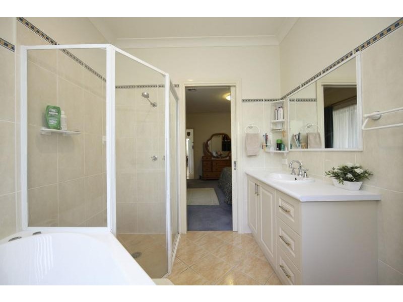 6 Robinia Place, Jerrabomberra NSW 2619