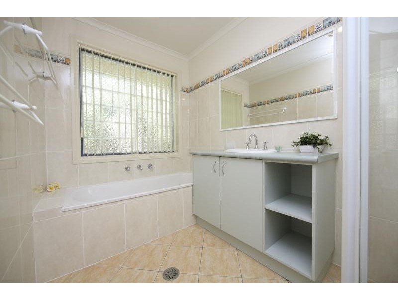 6 Robinia Place, Jerrabomberra NSW 2619