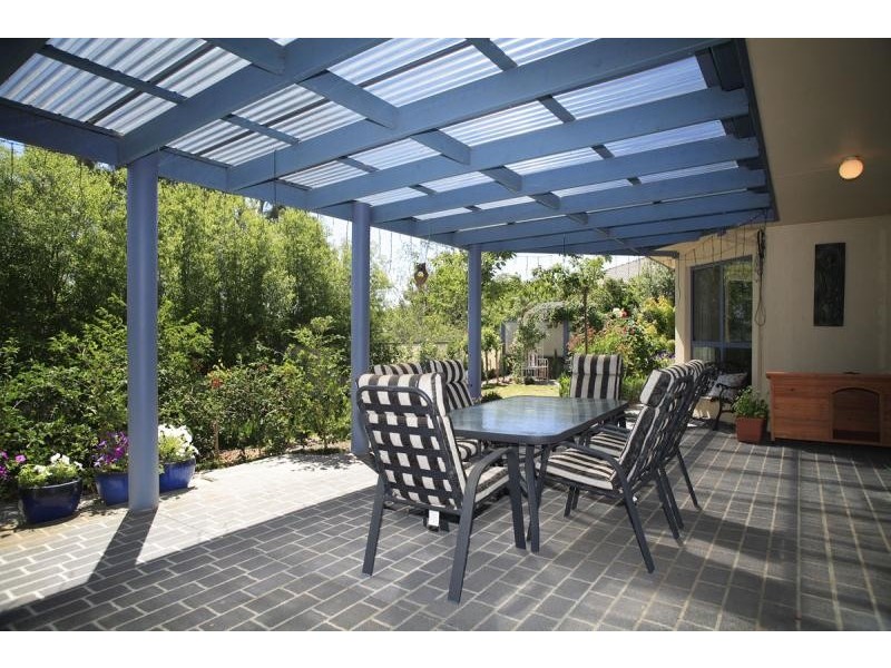 6 Robinia Place, Jerrabomberra NSW 2619