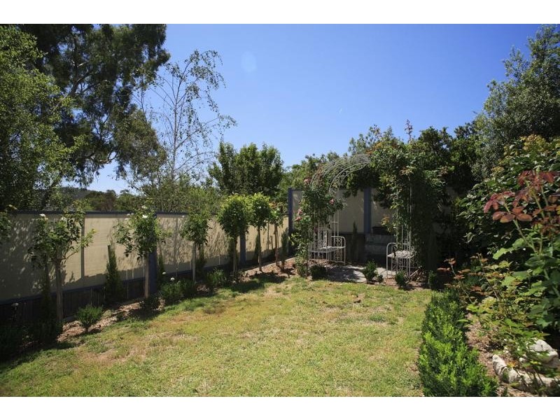 6 Robinia Place, Jerrabomberra NSW 2619