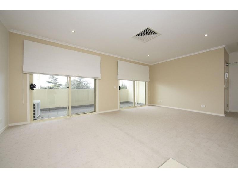 Unit 18/65 Batman Street, Braddon ACT 2612