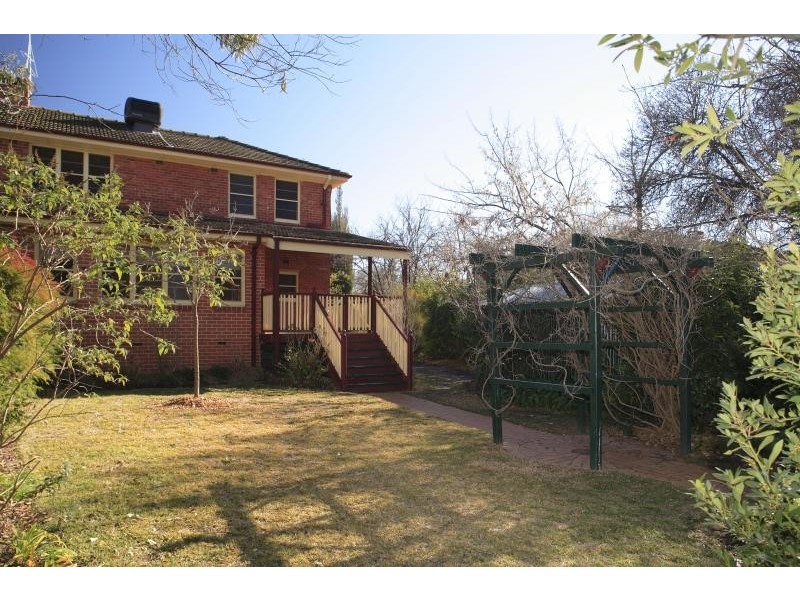 17 Vaughan Gardens, Narrabundah ACT 2604