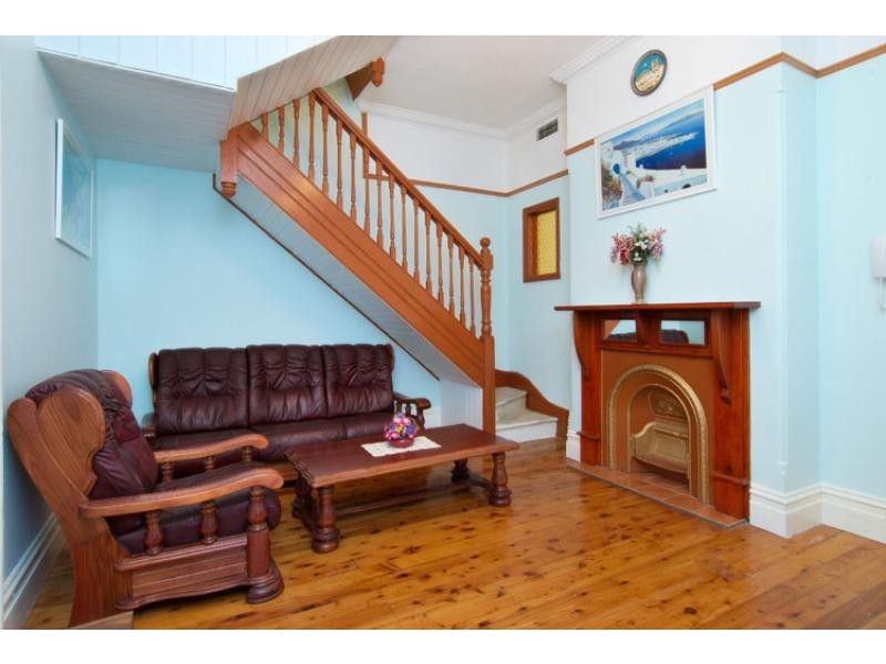 42 ILLAWARRA ROAD, Marrickville NSW 2204