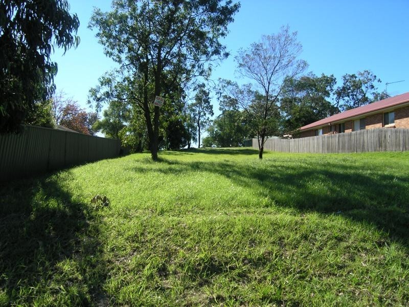 14 RUSSELL STREET, The Oaks NSW 2570