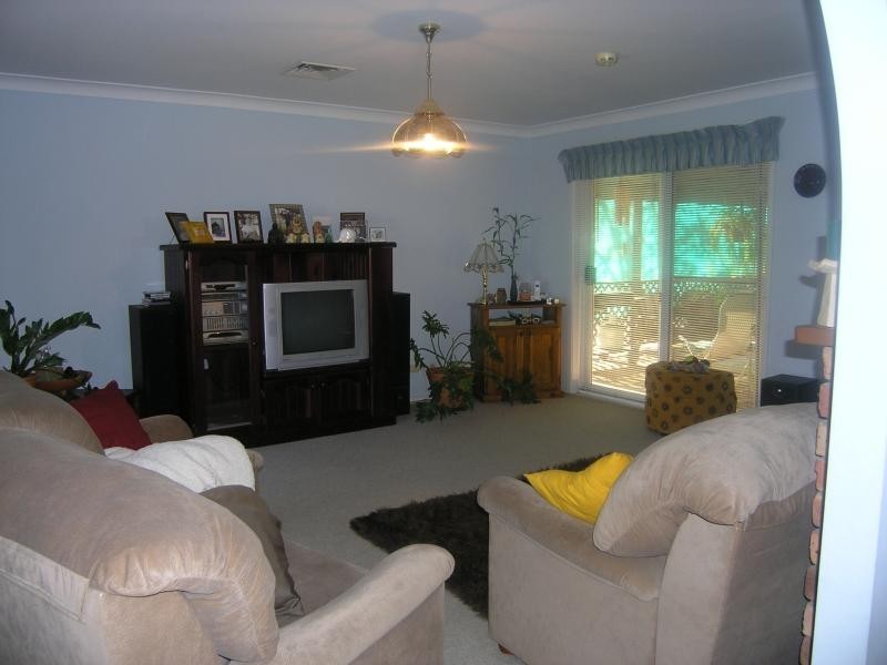 6 THURN PLACE, Elderslie NSW 2570