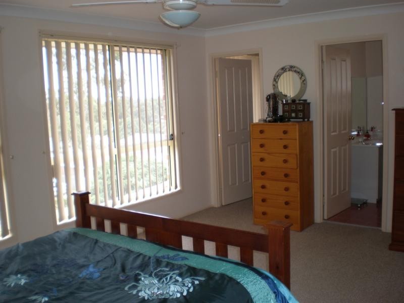 36 Downes Crescent, Currans Hill NSW 2567