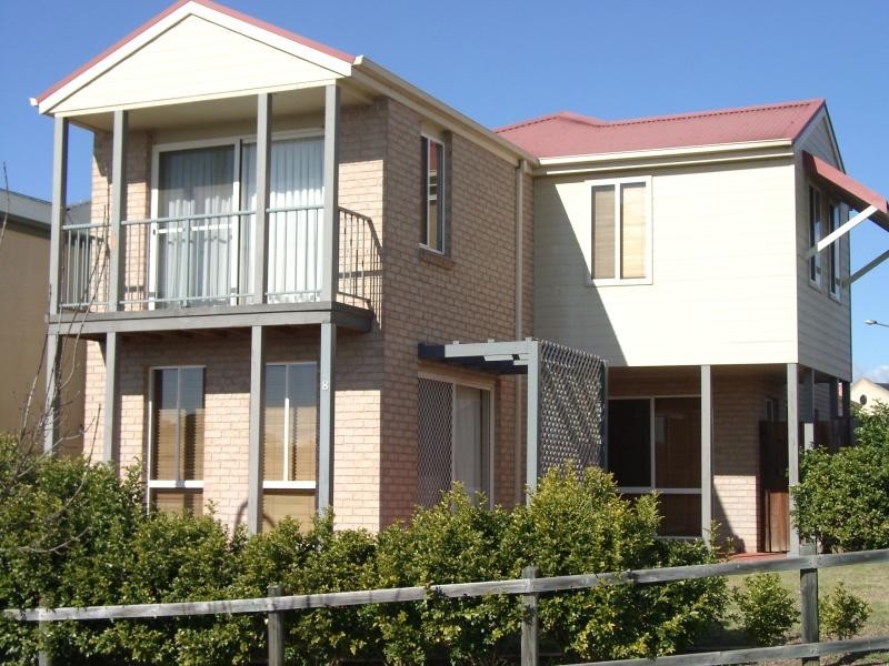 8 BROOKVIEW STREET, Currans Hill NSW 2567