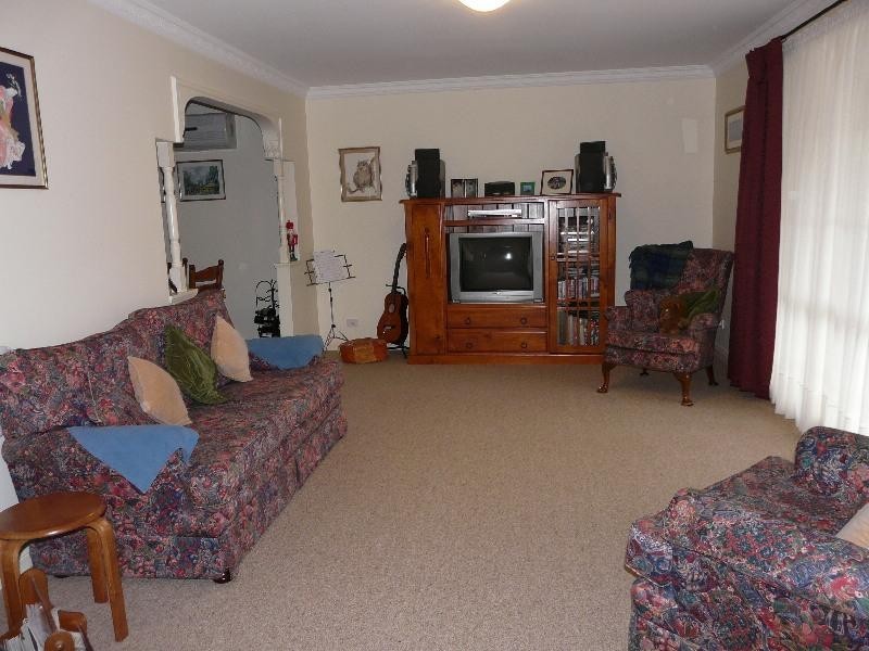 10 Griffiths Ave, Camden NSW 2570