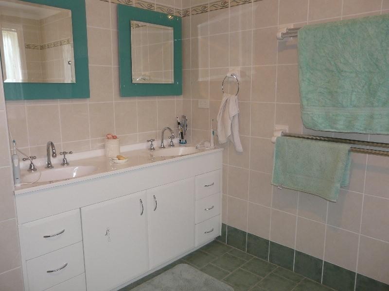 10 Griffiths Ave, Camden NSW 2570