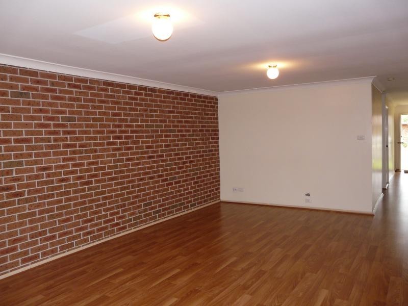 1/18 Watkins Crescent, Currans Hill NSW 2567