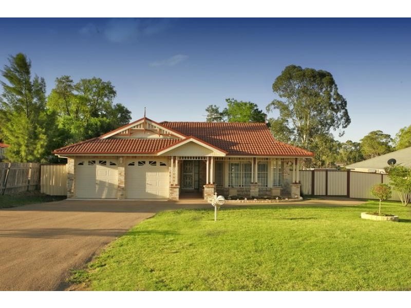 16 Railway Parade, Douglas Park NSW 2569