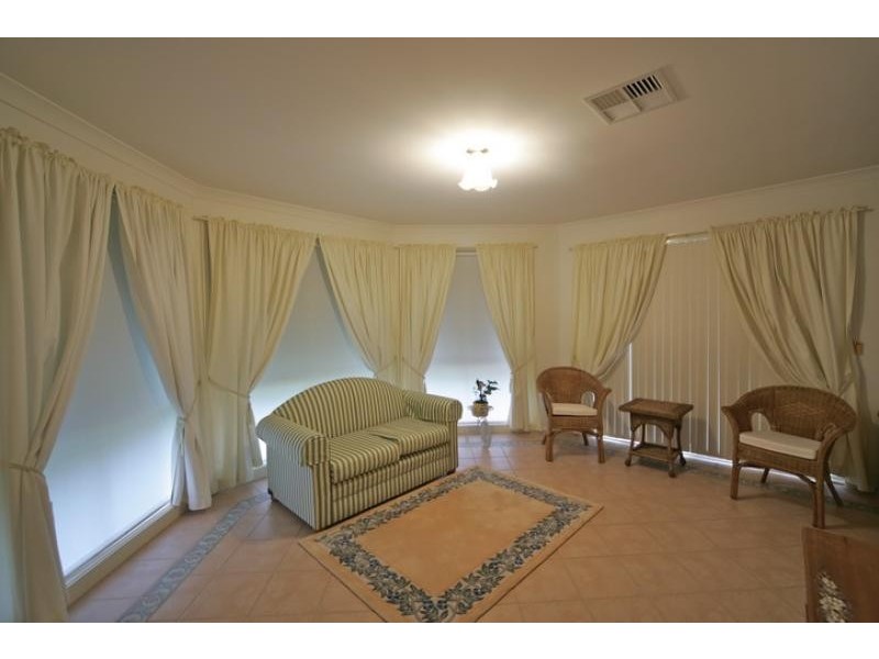 16 Railway Parade, Douglas Park NSW 2569