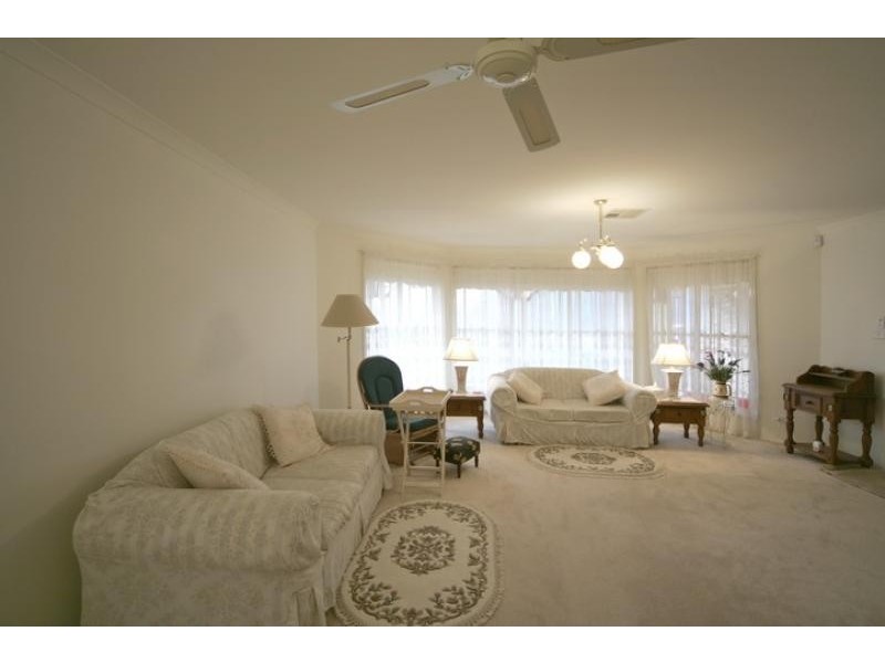 16 Railway Parade, Douglas Park NSW 2569