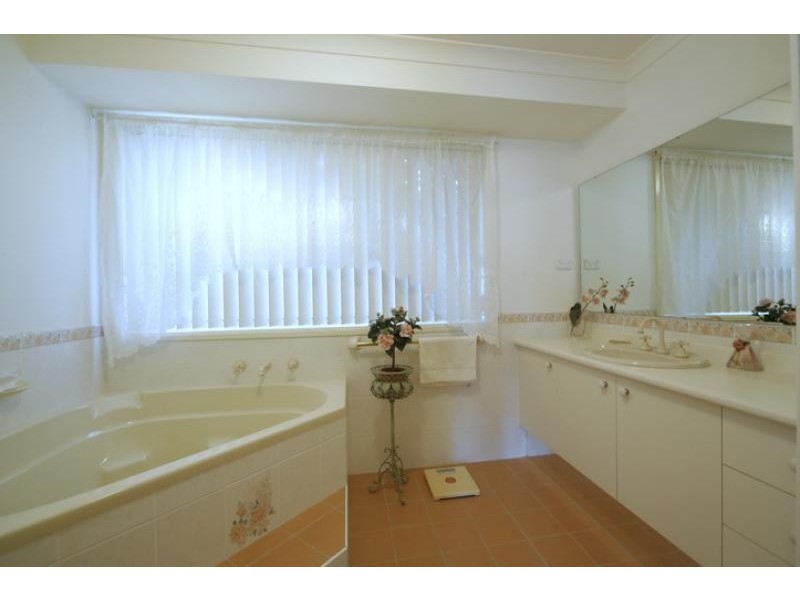 16 Railway Parade, Douglas Park NSW 2569