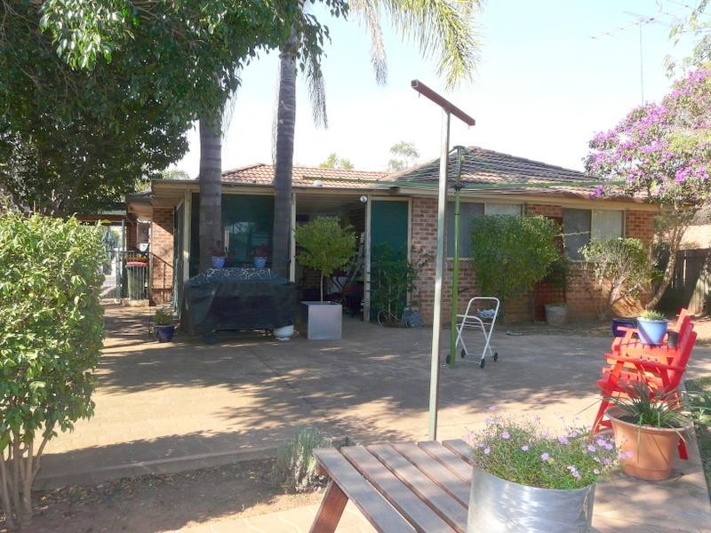 294 Welling Drive, Mount Annan NSW 2567