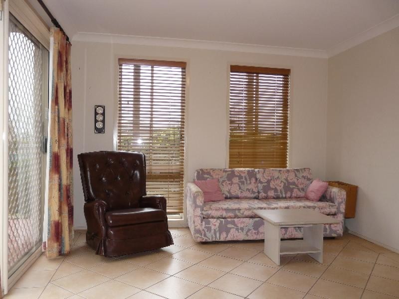 8 Brookview Street, Currans Hill NSW 2567