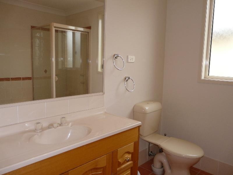 8 Brookview Street, Currans Hill NSW 2567