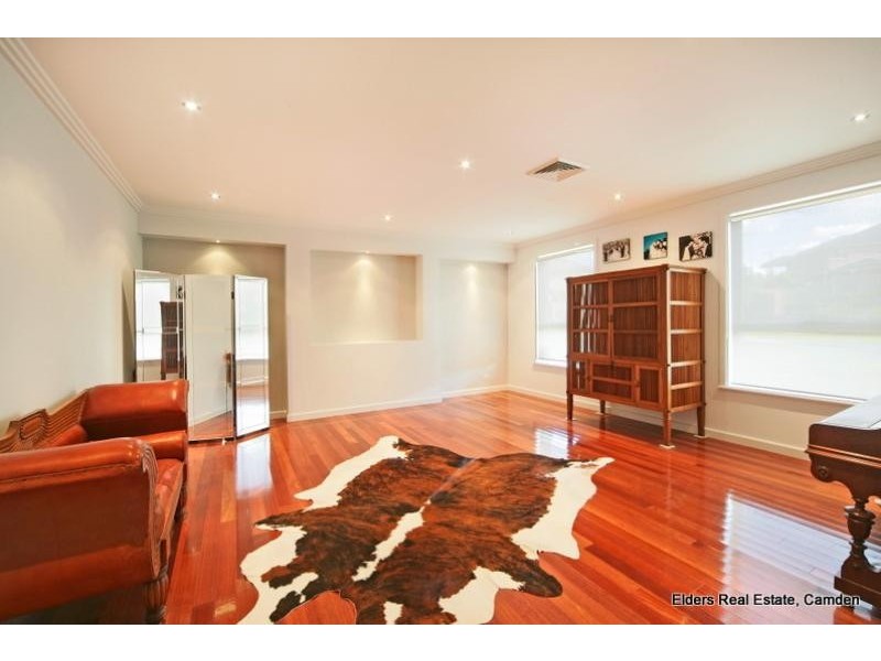 8 Hillier Close, Camden Park NSW 2570