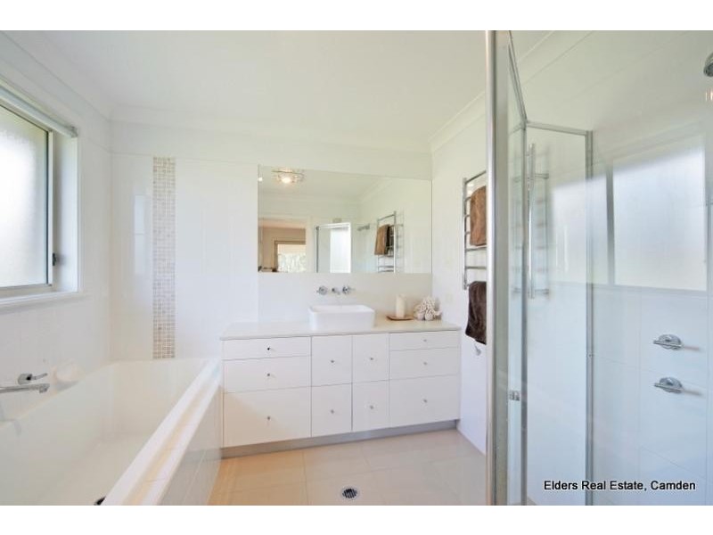 8 Hillier Close, Camden Park NSW 2570