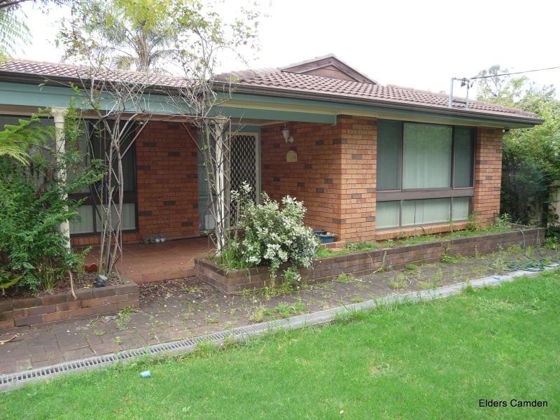 16 John Street, The Oaks NSW 2570