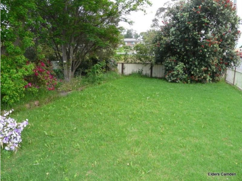 16 John Street, The Oaks NSW 2570