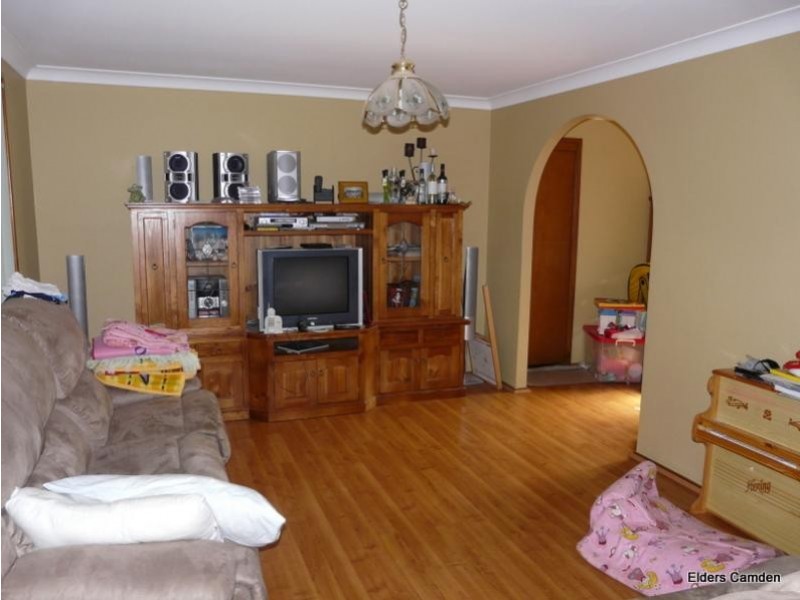 16 John Street, The Oaks NSW 2570