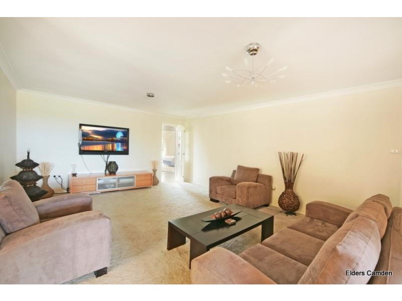 39 Devitt Crescent, The Oaks NSW 2570