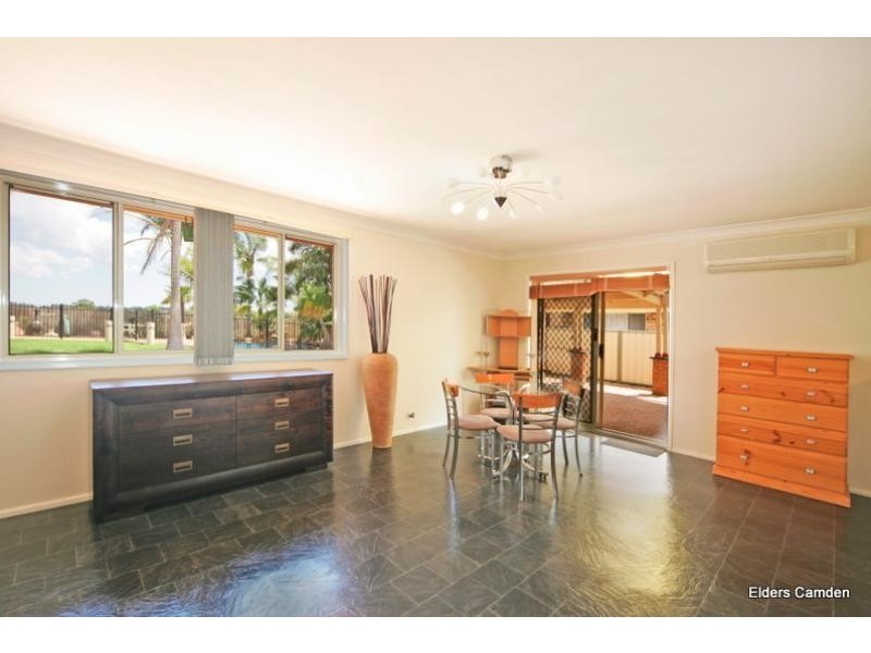 39 Devitt Crescent, The Oaks NSW 2570