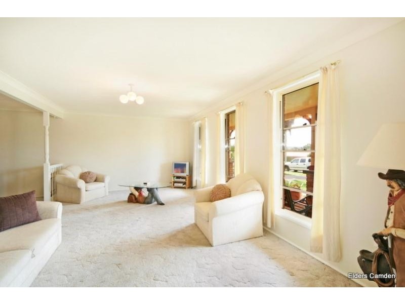 39 Devitt Crescent, The Oaks NSW 2570