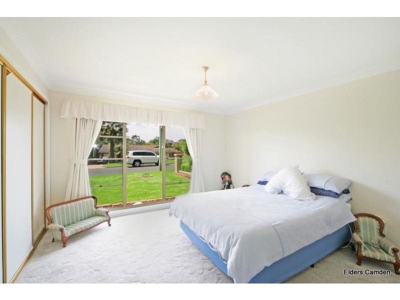 39 Devitt Crescent, The Oaks NSW 2570