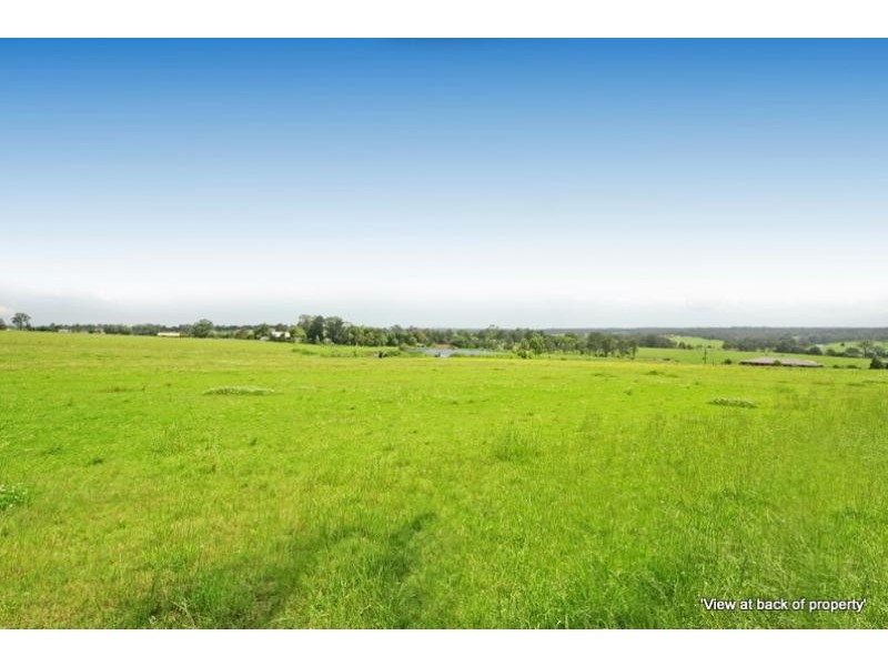 39 Devitt Crescent, The Oaks NSW 2570