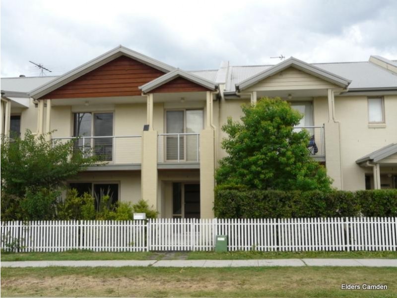 8 Trotter Street, Elderslie NSW 2570