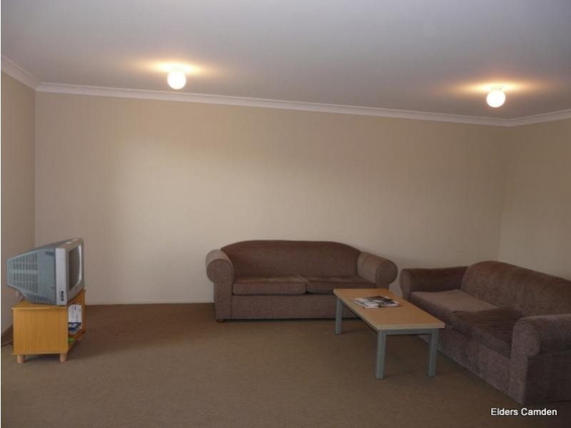 8 Trotter Street, Elderslie NSW 2570