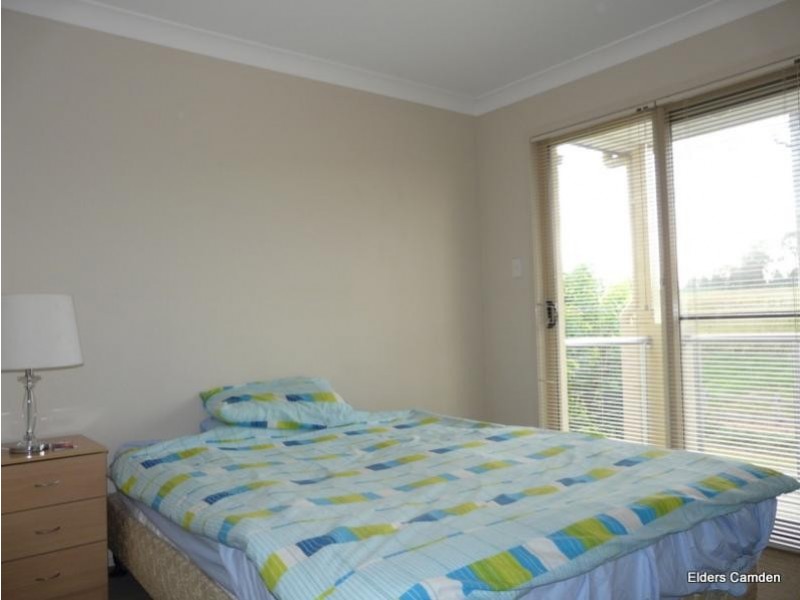 8 Trotter Street, Elderslie NSW 2570
