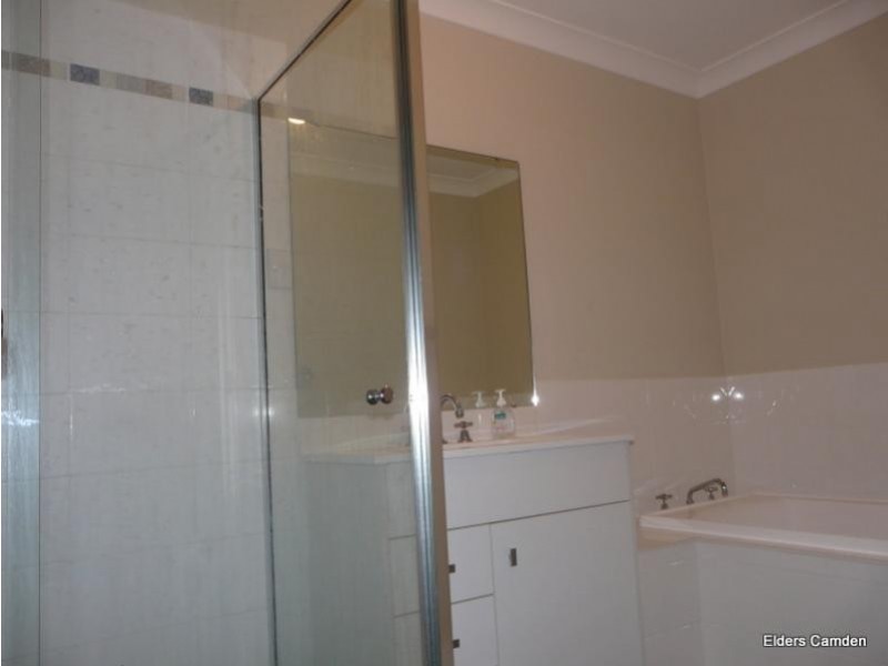 8 Trotter Street, Elderslie NSW 2570