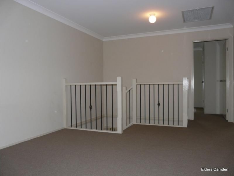 8 Trotter Street, Elderslie NSW 2570