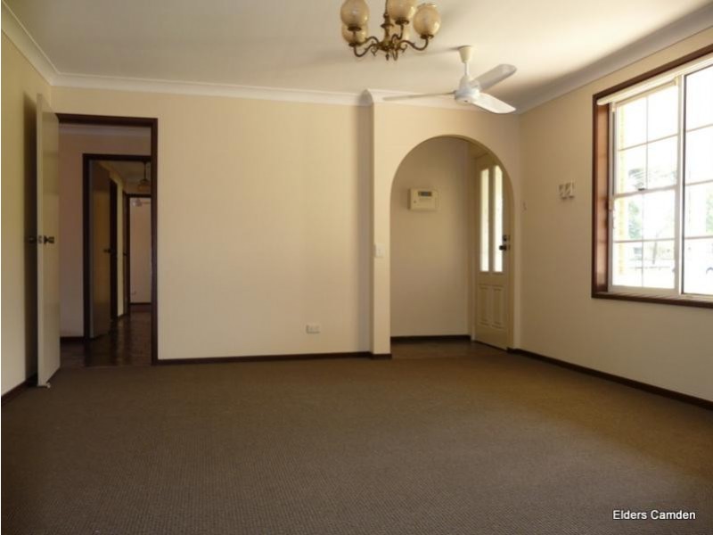 10 Edward Street, The Oaks NSW 2570