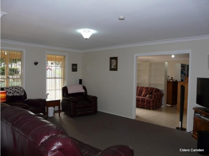 18 Merlin Street, The Oaks NSW 2570
